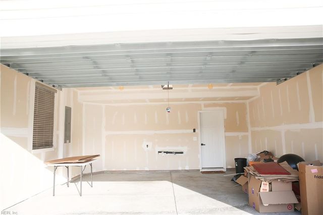 233 Kenny LN, Smithfield, VA 23430