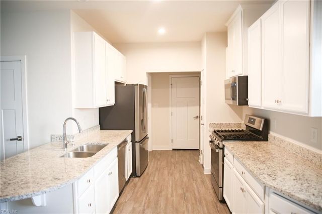 233 Kenny LN, Smithfield, VA 23430