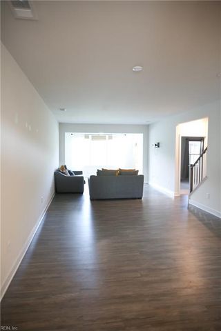 233 Kenny LN, Smithfield, VA 23430