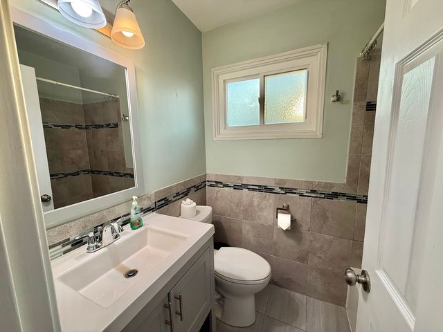 4926 Crain Street C, Skokie, IL 60077