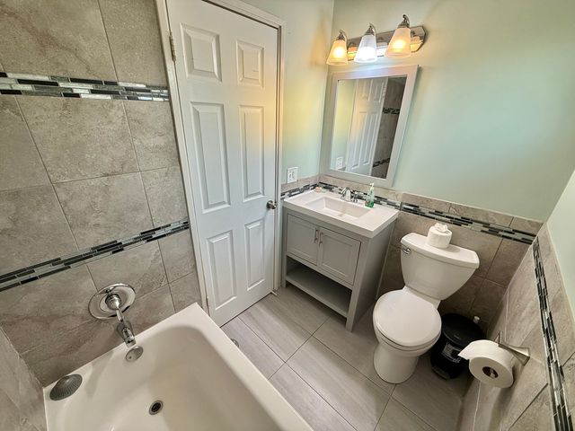 4926 Crain Street C, Skokie, IL 60077