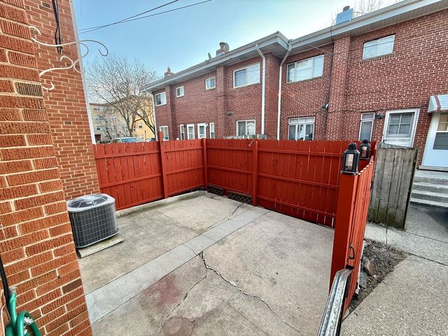 4926 Crain Street C, Skokie, IL 60077