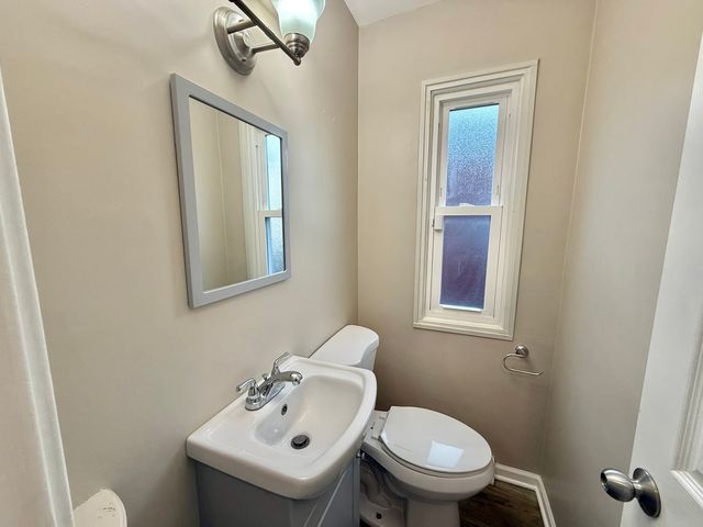 4926 Crain Street C, Skokie, IL 60077