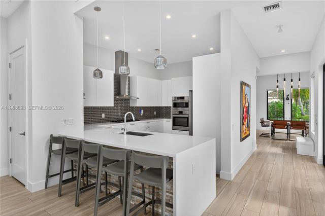 5999 E Brookfield Circle E, Hollywood, FL 33312