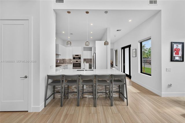5999 E Brookfield Circle E, Hollywood, FL 33312