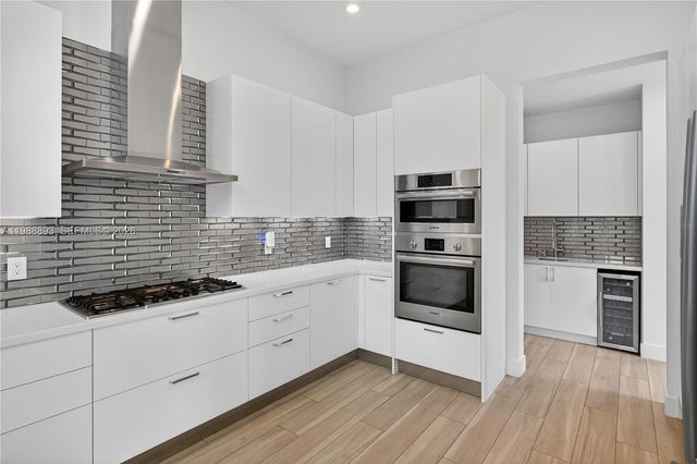 5999 E Brookfield Circle E, Hollywood, FL 33312