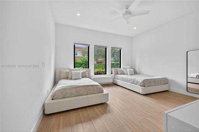 5999 E Brookfield Circle E, Hollywood, FL 33312