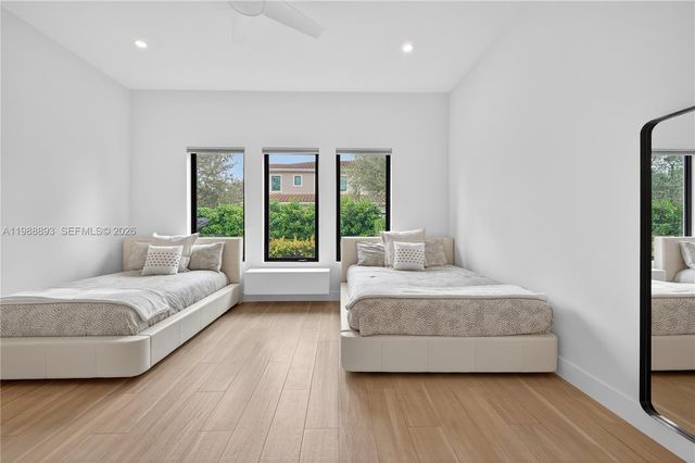 5999 E Brookfield Circle E, Hollywood, FL 33312