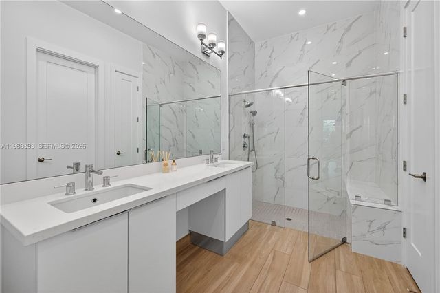 5999 E Brookfield Circle E, Hollywood, FL 33312