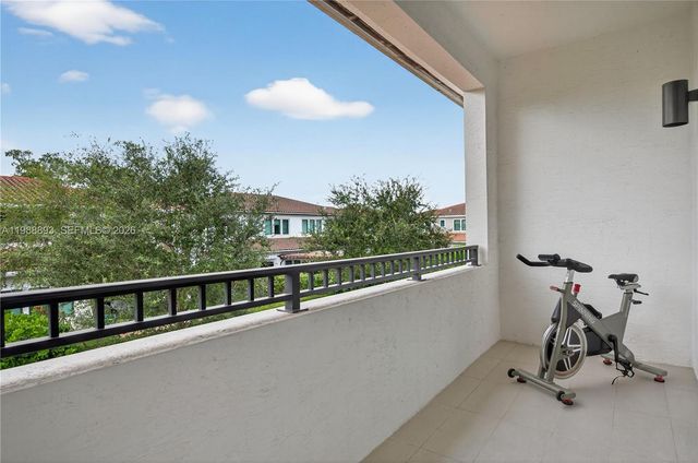 5999 E Brookfield Circle E, Hollywood, FL 33312
