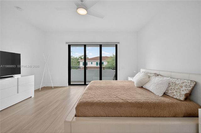 5999 E Brookfield Circle E, Hollywood, FL 33312
