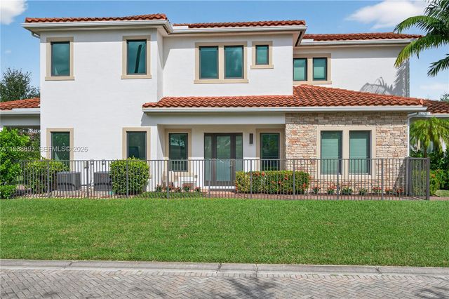 5999 E Brookfield Circle E, Hollywood, FL 33312