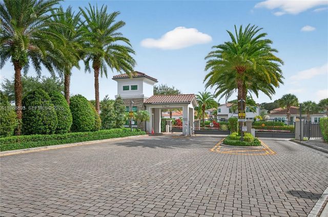 5999 E Brookfield Circle E, Hollywood, FL 33312