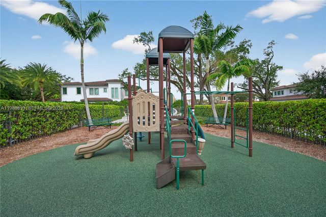 5999 E Brookfield Circle E, Hollywood, FL 33312