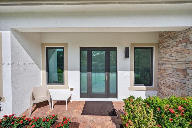 5999 E Brookfield Circle E, Hollywood, FL 33312
