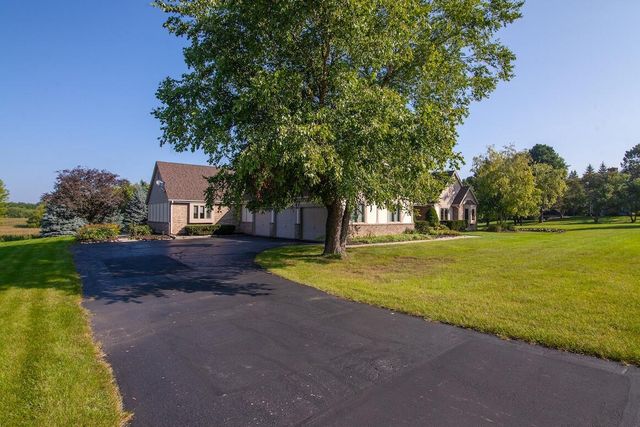N27W30818 Golf Hills DRIVE, Pewaukee, WI 53072