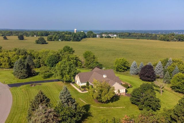 N27W30818 Golf Hills DRIVE, Pewaukee, WI 53072