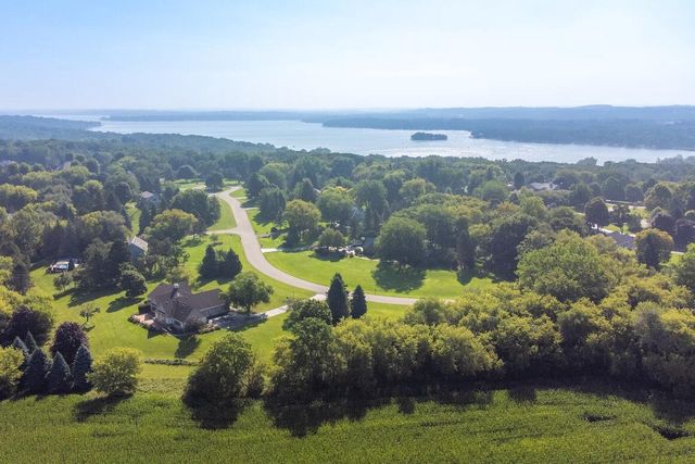 N27W30818 Golf Hills DRIVE, Pewaukee, WI 53072