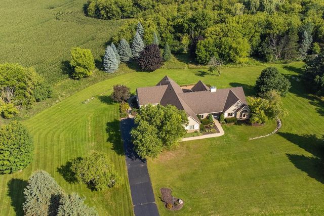 N27W30818 Golf Hills DRIVE, Pewaukee, WI 53072