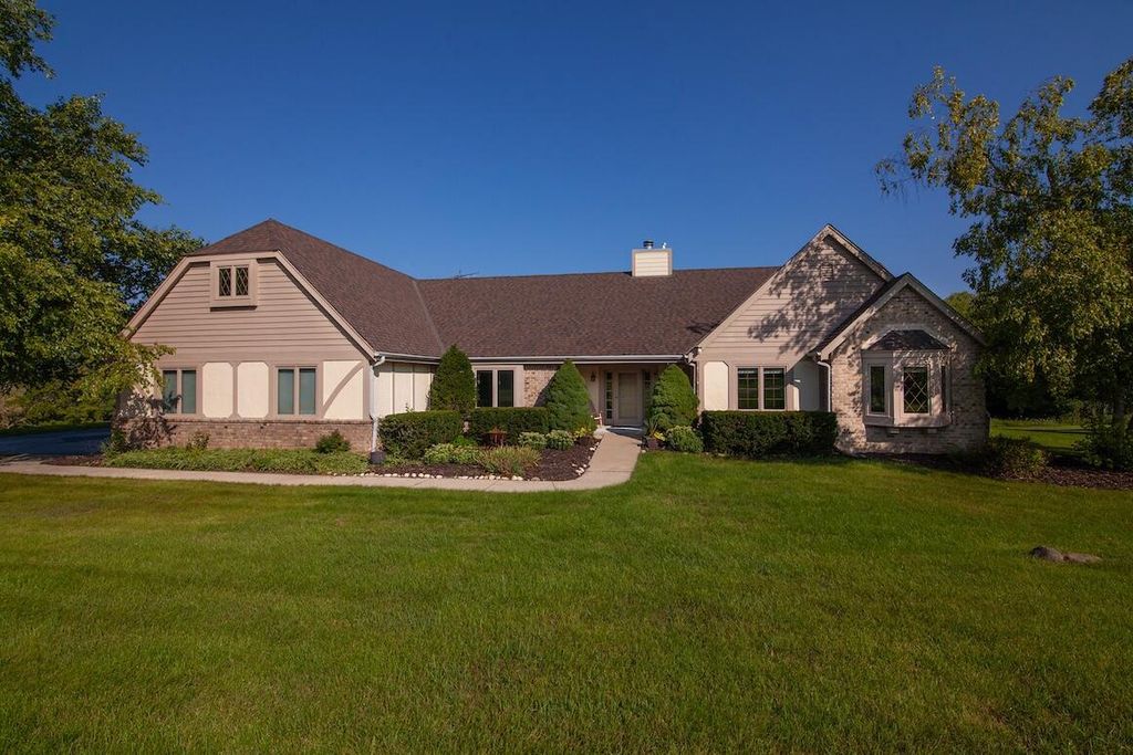 N27W30818 Golf Hills DRIVE, Pewaukee, WI 53072