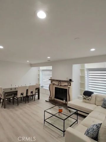 427 Thompson 2, Glendale, CA 91201