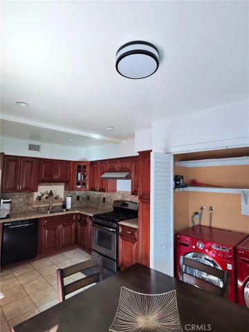 427 Thompson 2, Glendale, CA 91201