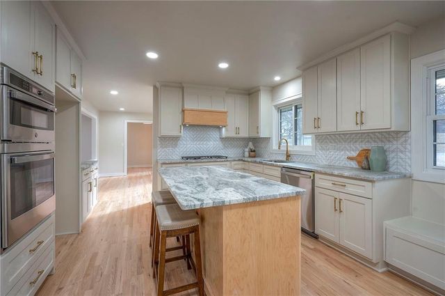 9919 High Drive, Leawood, KS 66206