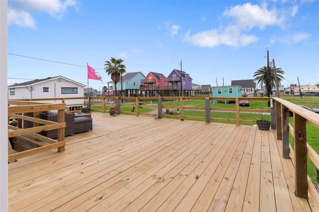 512 Caisson Street, Surfside Beach, TX 77541