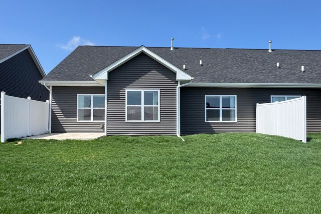 540 Anjali Court R, Sycamore, IL 60178
