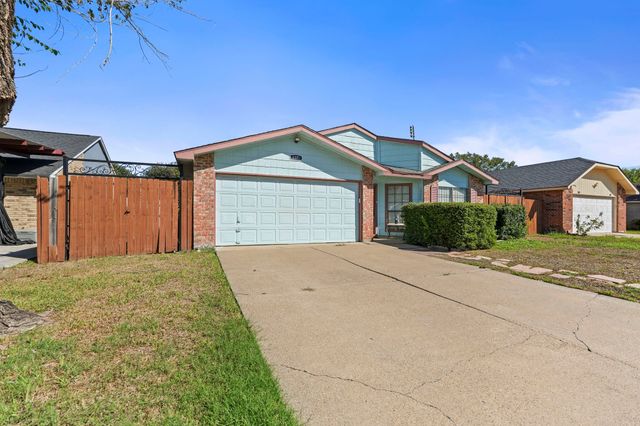 1322 Clark Trail, Grand Prairie, TX 75052