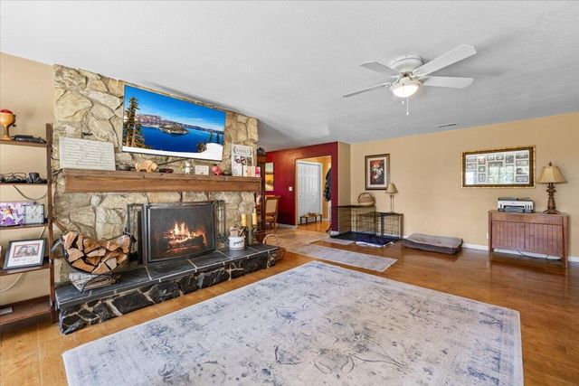 396 Crossway Drive, Gold Hill, OR 97525