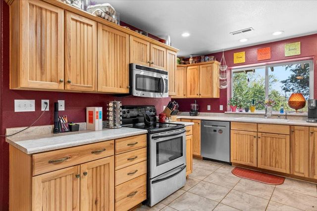 396 Crossway Drive, Gold Hill, OR 97525