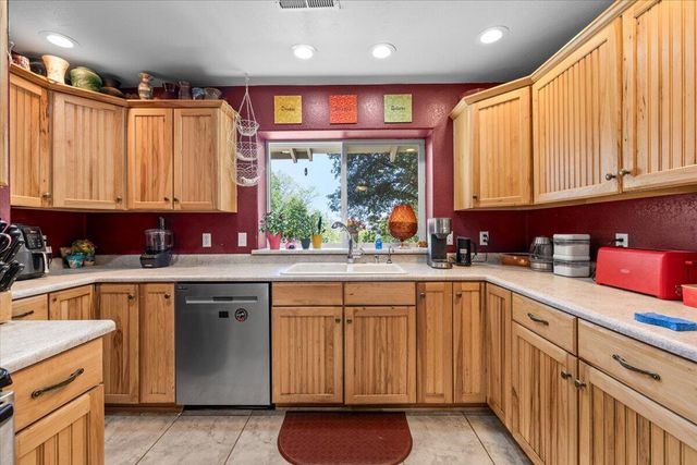 396 Crossway Drive, Gold Hill, OR 97525