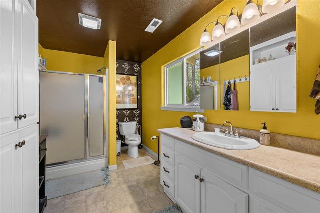 396 Crossway Drive, Gold Hill, OR 97525