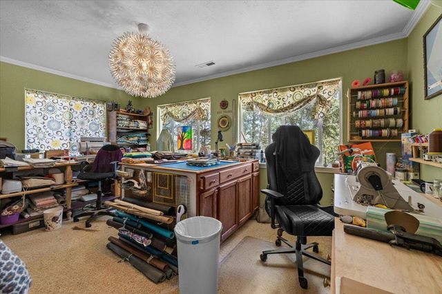 396 Crossway Drive, Gold Hill, OR 97525