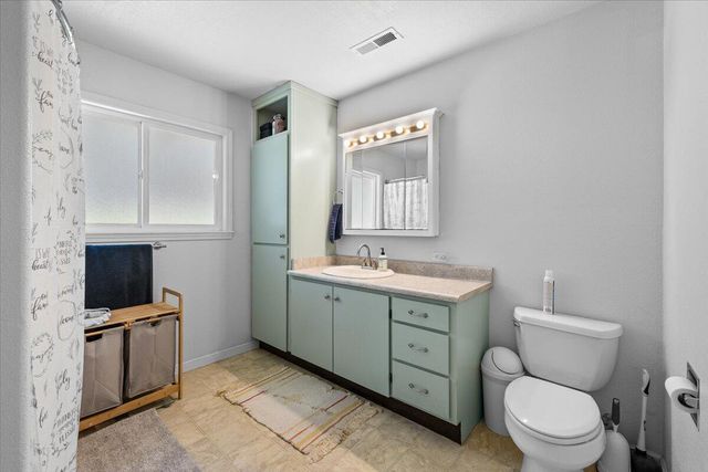 396 Crossway Drive, Gold Hill, OR 97525