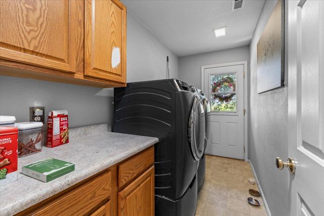 396 Crossway Drive, Gold Hill, OR 97525