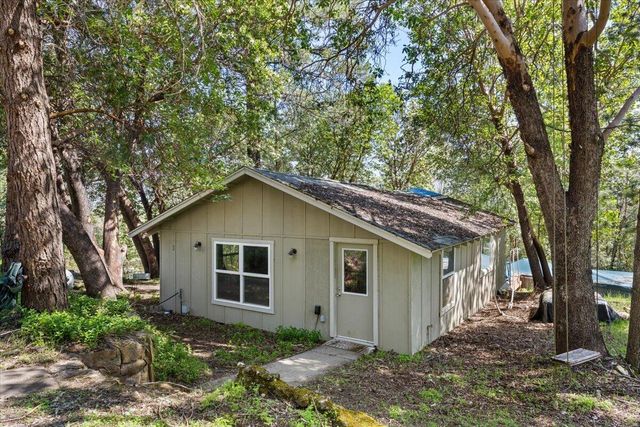 396 Crossway Drive, Gold Hill, OR 97525