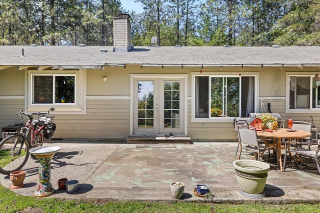 396 Crossway Drive, Gold Hill, OR 97525