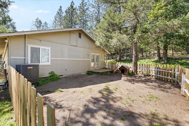 396 Crossway Drive, Gold Hill, OR 97525