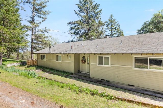396 Crossway Drive, Gold Hill, OR 97525