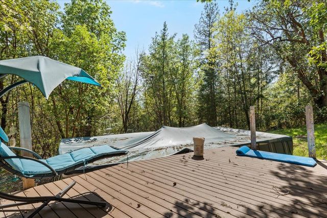 396 Crossway Drive, Gold Hill, OR 97525
