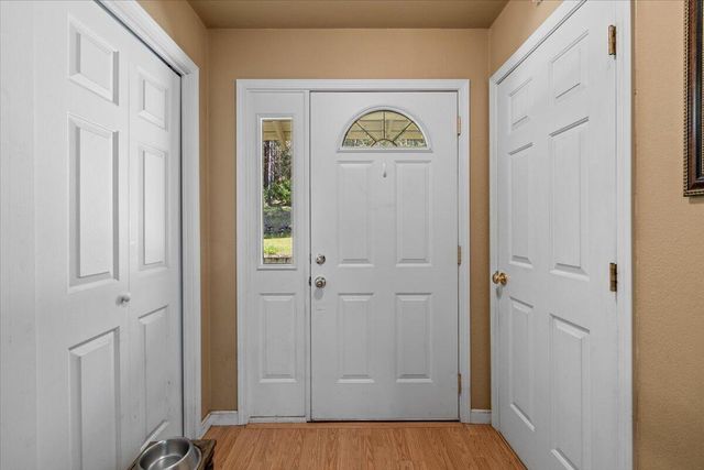 396 Crossway Drive, Gold Hill, OR 97525
