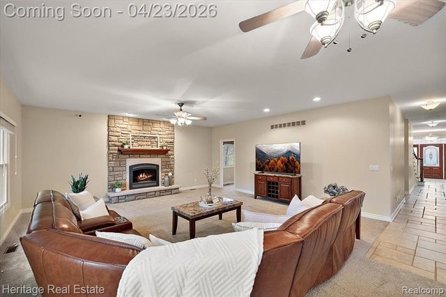 1562 Eagle Trail, Oxford, MI 48371