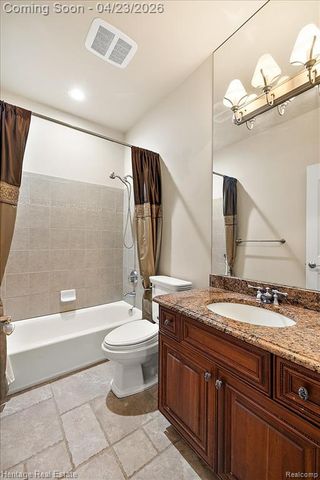 1562 Eagle Trail, Oxford, MI 48371