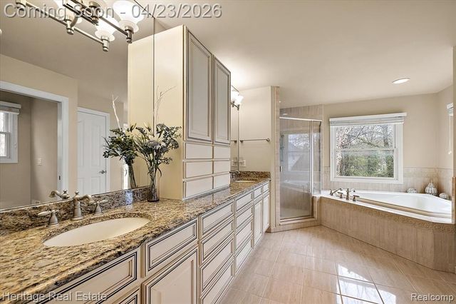 1562 Eagle Trail, Oxford, MI 48371