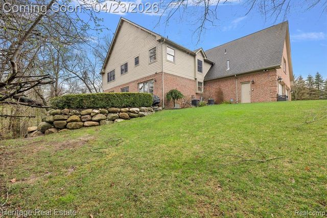 1562 Eagle Trail, Oxford, MI 48371