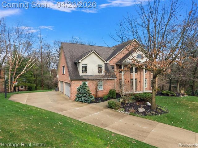 1562 Eagle Trail, Oxford, MI 48371