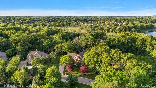 1562 Eagle Trail, Oxford, MI 48371