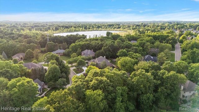 1562 Eagle Trail, Oxford, MI 48371